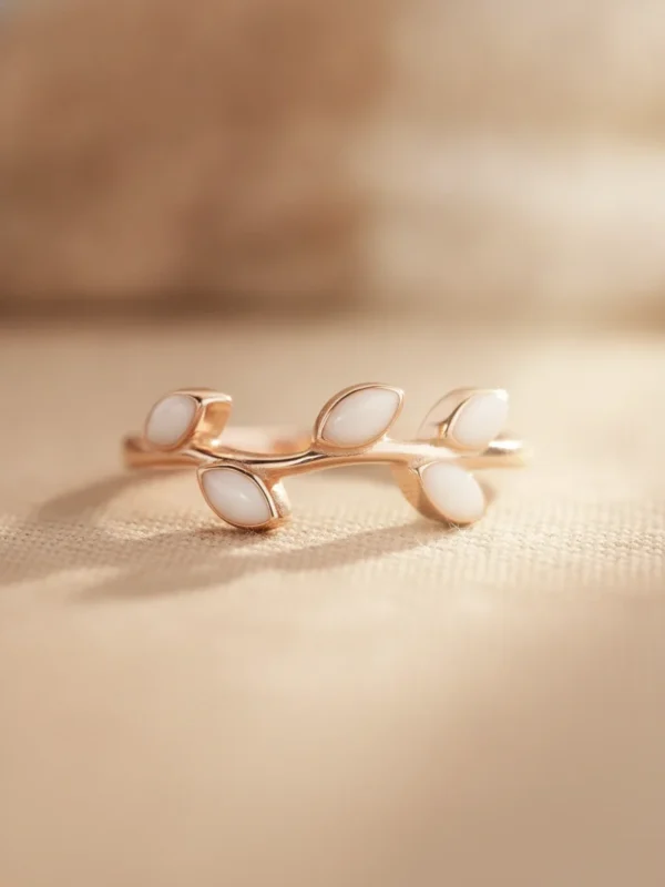 Olive Leaf Milk Ring – Warm linen