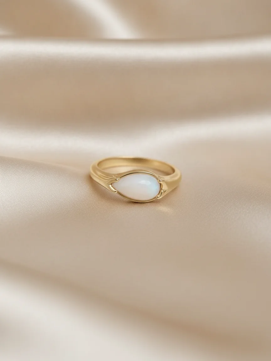 Pear Signet Milk Ring – Champagne silk