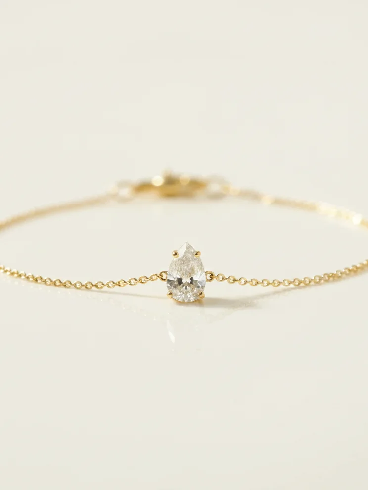 Pear Solitaire Chain Bracelet – Studio white