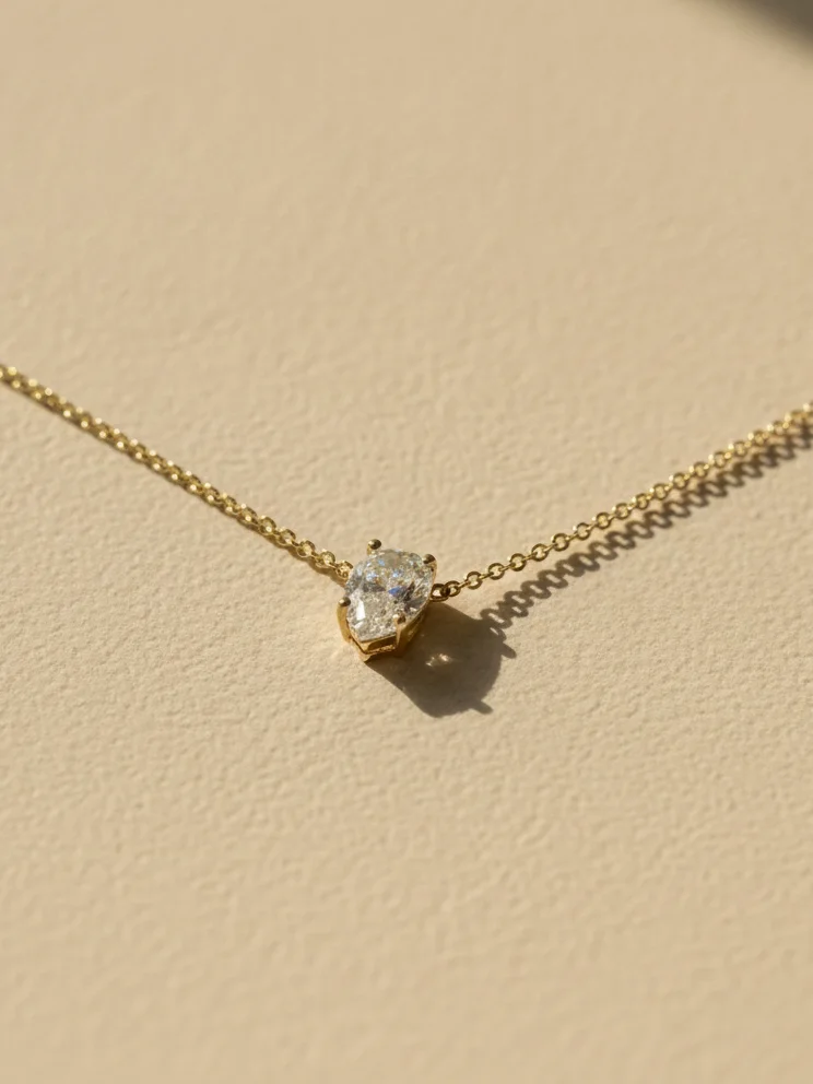 Pear Solitaire Chain Bracelet – Sunlit surface