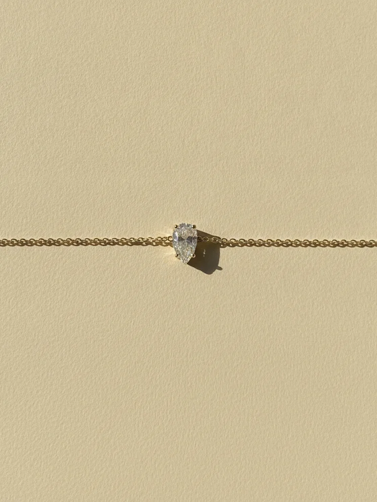Pear Solitaire Chain Bracelet – Sunlit surface